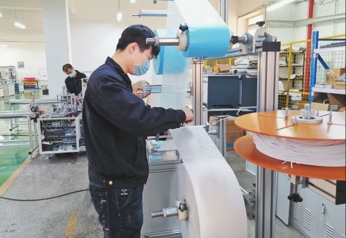 黑龍江省科技企業(yè)研發(fā)生產(chǎn)口罩機(jī)生產(chǎn)線(xiàn)交付使用